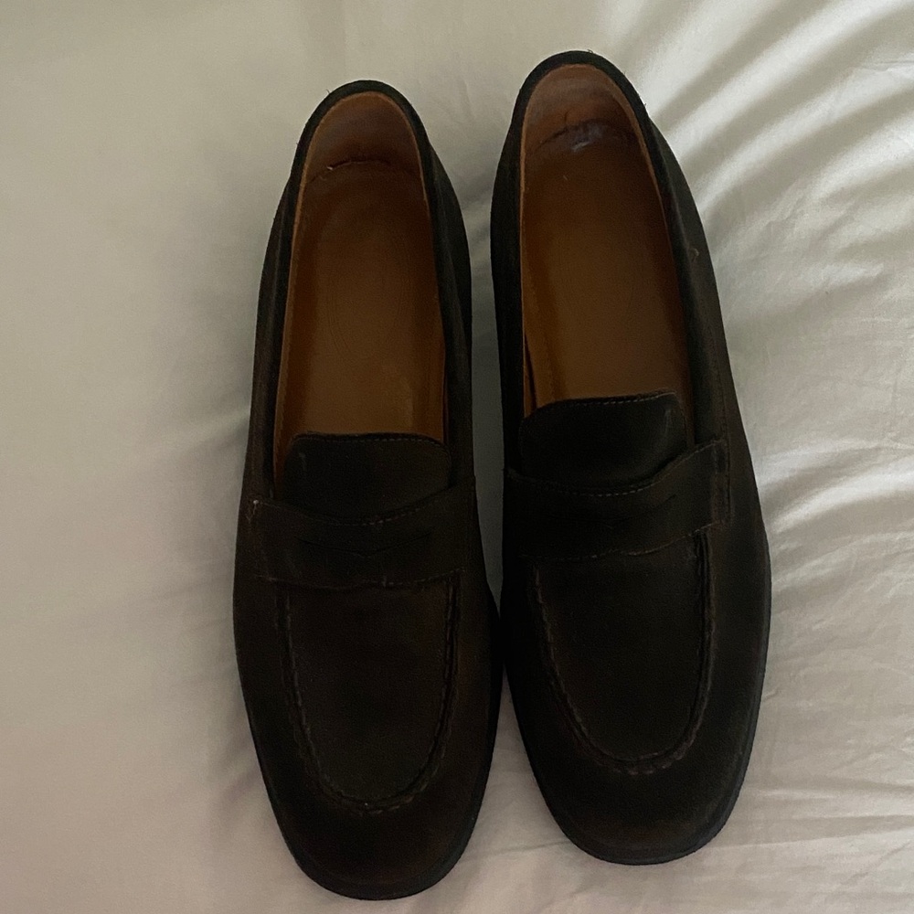 Tod's elegant brown suede loafer for women